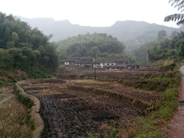 重慶的怪村村民用地下噴出的火焰燒水80年了從不熄滅過