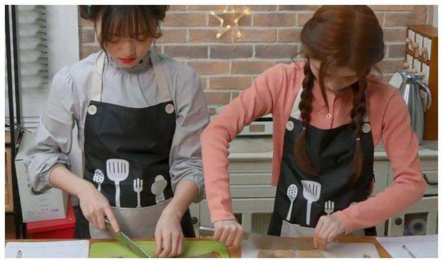 张天爱|不知可乐滋味张天爱pk天生茂密秀发鞠婧祎，到底谁更假，更做作