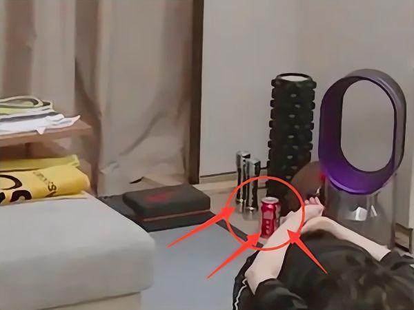 张天爱|不知可乐滋味张天爱pk天生茂密秀发鞠婧祎，到底谁更假，更做作