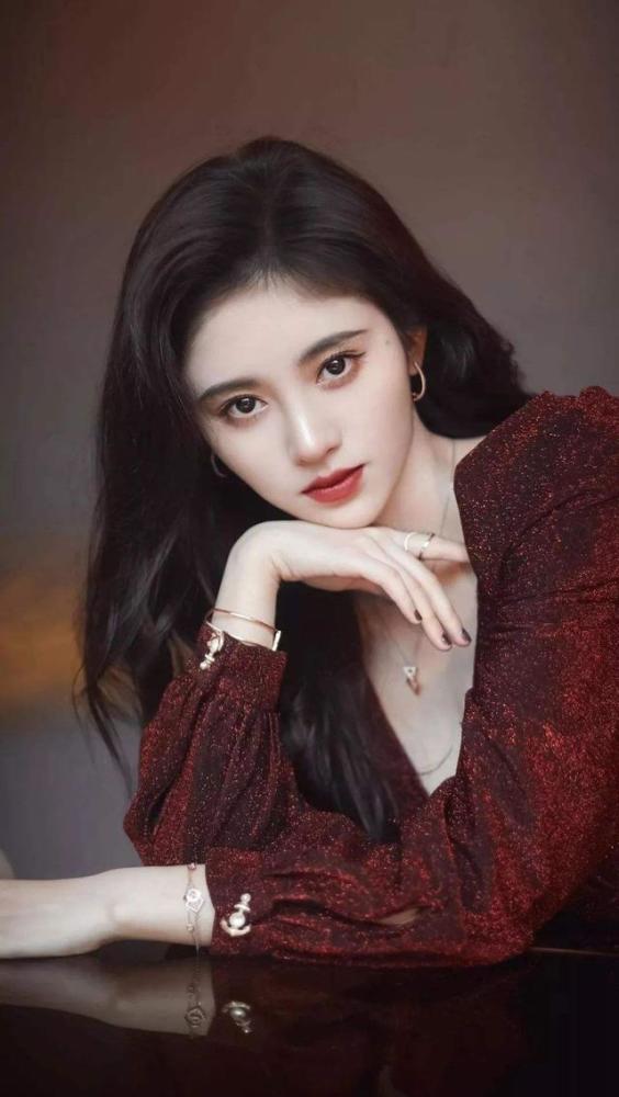 张天爱|不知可乐滋味张天爱pk天生茂密秀发鞠婧祎，到底谁更假，更做作