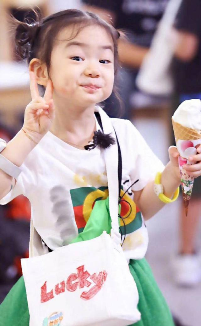 戚薇李承铉女儿lucky谐音李love戚不算什么曾用名才是一绝