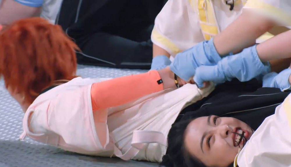 刘雨昕|孔雪儿吓出羊叫声，刘雨昕被拖着走，THE9这游戏尺度是认真的？