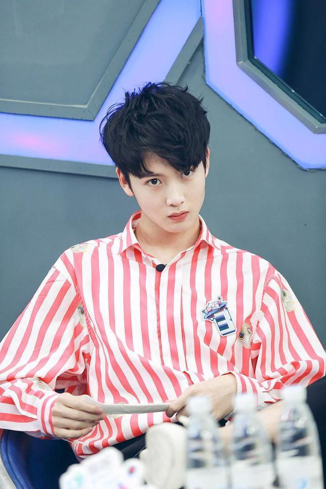 陈宥维|陈宥维因粉丝喊不行就拒绝与女演员拥抱，赵薇直接翻白眼