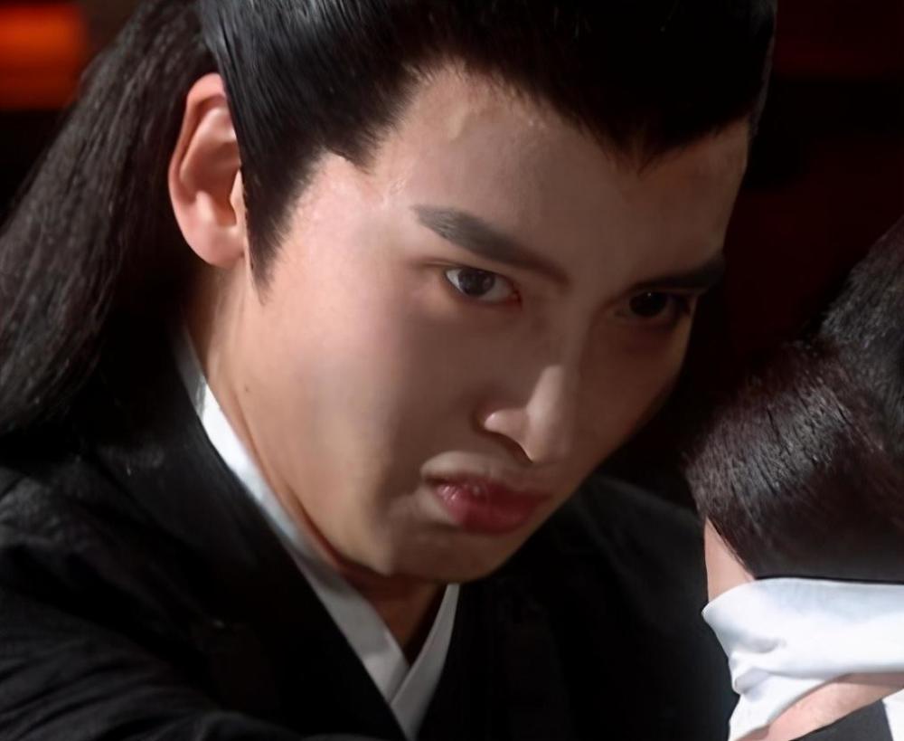 陈宥维|陈宥维因粉丝喊不行就拒绝与女演员拥抱，赵薇直接翻白眼