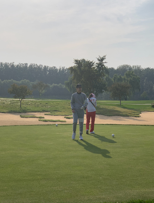 乐珈彤|“梦萍”乐珈彤罕晒俩儿子，老大长成万人迷，大长腿五官帅气像妈妈