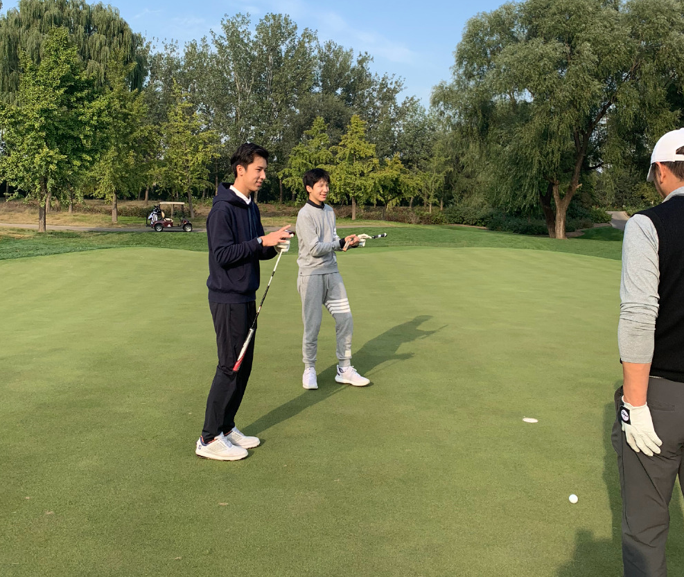 乐珈彤|“梦萍”乐珈彤罕晒俩儿子，老大长成万人迷，大长腿五官帅气像妈妈