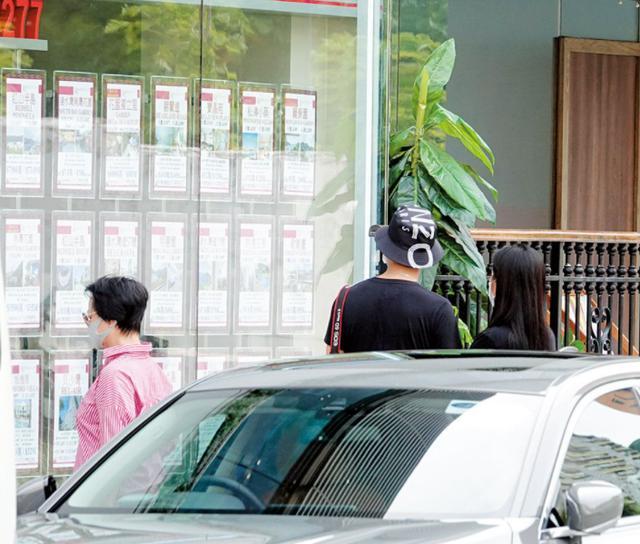 汤洛雯|47岁马国明携汤洛雯看爱巢，女方中意过亿豪宅，婚期或定在明年