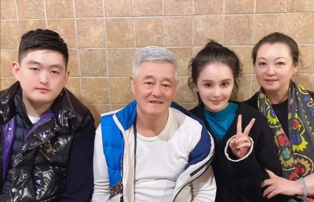 赵本山|赵本山41岁长女近照，身材富态苦尽甘来，亲弟去世后侍母至孝