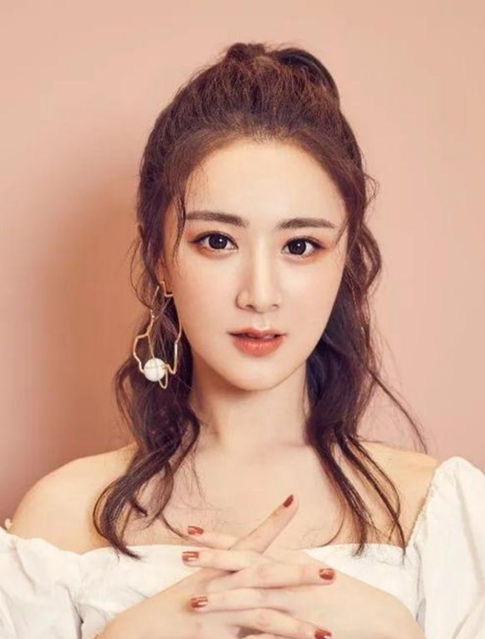 李佳琦|李佳琦飘了？选品变差遭吐槽，生产日期造假，牛肉丸里吃出头发