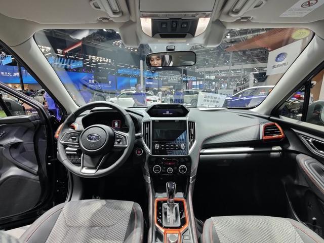 内饰|以穷人能买得起的四驱出名 斯巴鲁在北京车展上三款车型点评