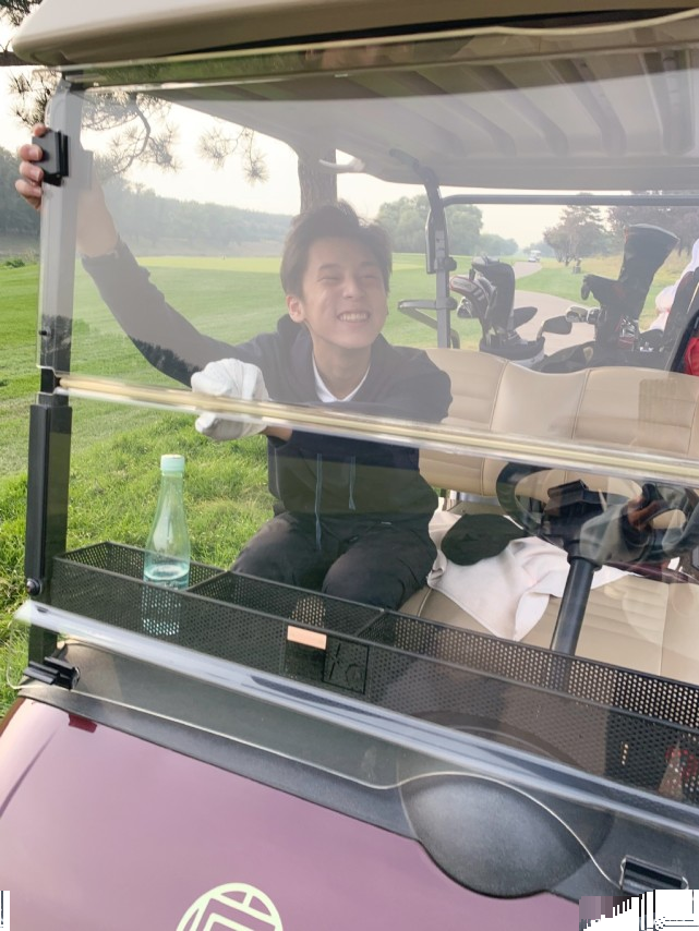 乐珈彤|“梦萍”乐珈彤罕晒俩儿子，老大长成万人迷，大长腿五官帅气像妈妈