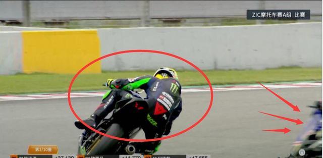 王一博|原因曝光！王一博摩托车赛摔倒，注意他的反应惹人心疼，没受伤拿奖近在咫尺