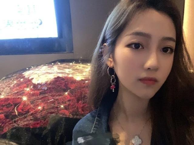 赵薇|赵薇继子官宣恋情，与女友秘密相恋一年多，女方曾因恋情脱粉鹿晗