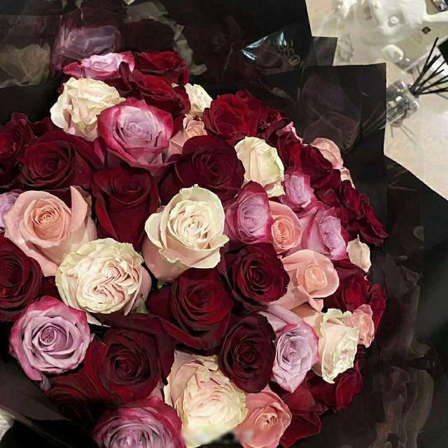 赵薇|赵薇继子官宣恋情，与女友秘密相恋一年多，女方曾因恋情脱粉鹿晗