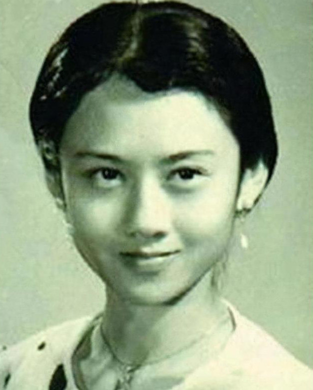 杨丽萍|她为舞蹈不吃米饭不生孩子，指甲护理一年18万！62岁活成这样