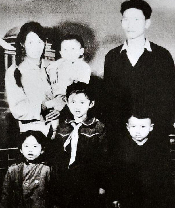 杨丽萍|她为舞蹈不吃米饭不生孩子，指甲护理一年18万！62岁活成这样