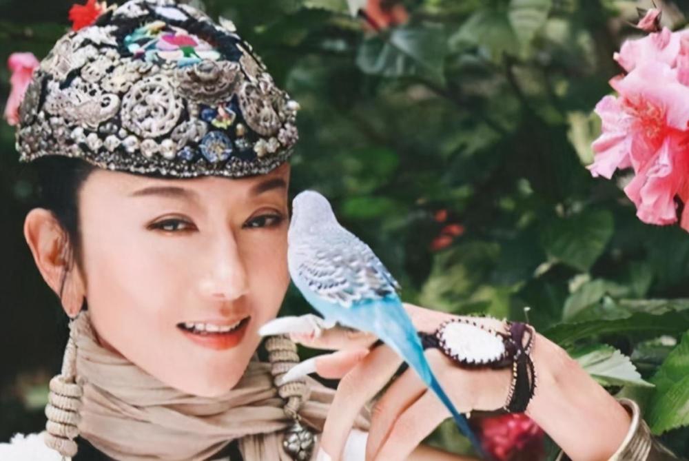 杨丽萍|她为舞蹈不吃米饭不生孩子，指甲护理一年18万！62岁活成这样