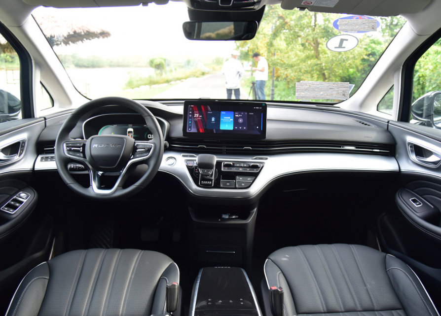 上汽入局mpv新车荣威imax8低配即豪华后生可畏