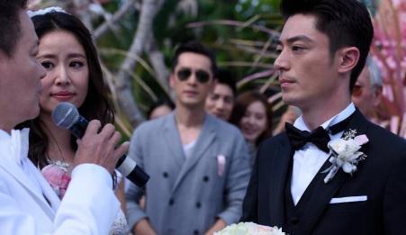 霍建华|霍建华林心如逛街被偶遇，被认出后大方祝福路人节日快乐，太甜！