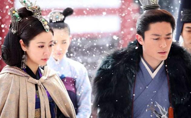 霍建华|霍建华林心如逛街被偶遇，被认出后大方祝福路人节日快乐，太甜！