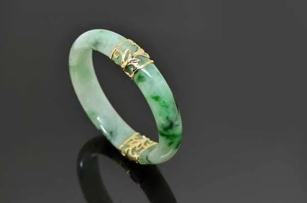 戴玉|“玉挡灾”你听过吗？戴玉真的能挡灾、保平安？