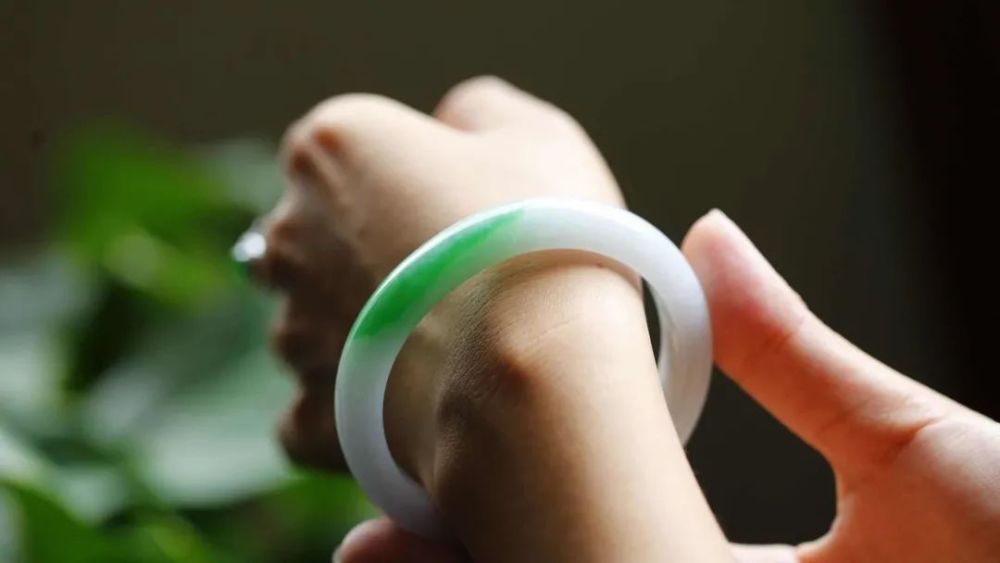 戴玉|“玉挡灾”你听过吗？戴玉真的能挡灾、保平安？