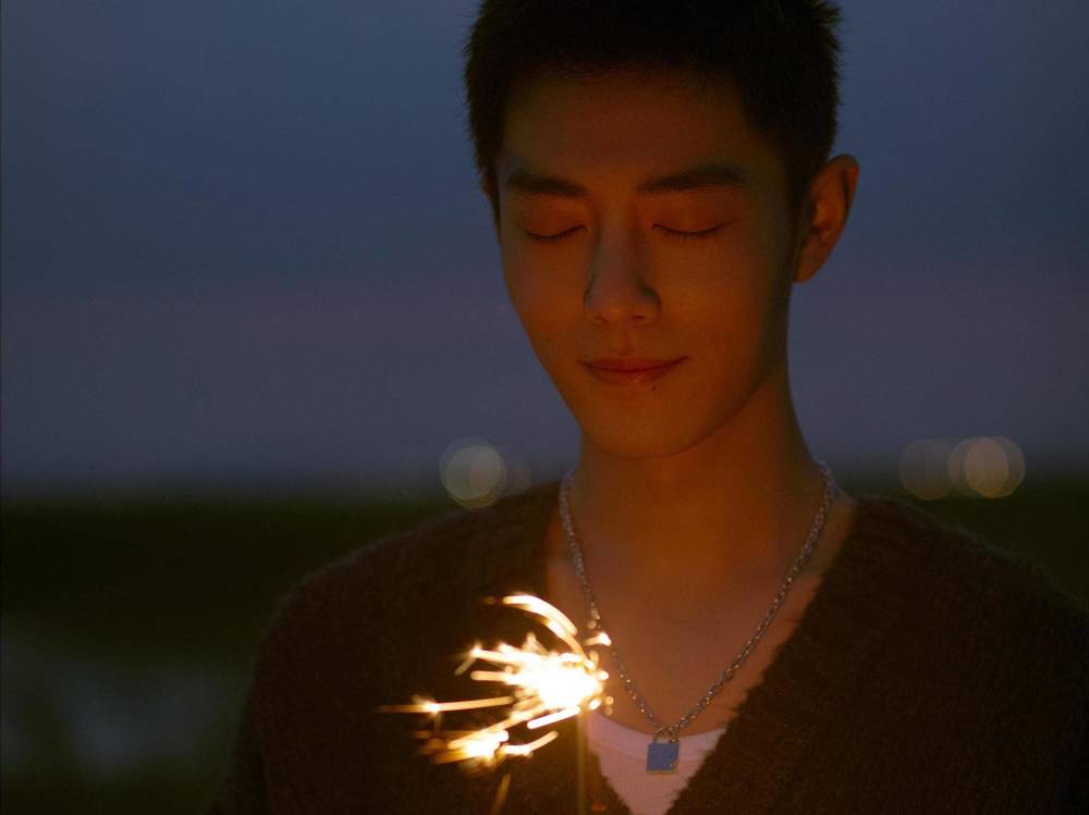 张艺兴|同样是流量过生日，肖战张艺兴给路人的观感对比夸张，原因何在？