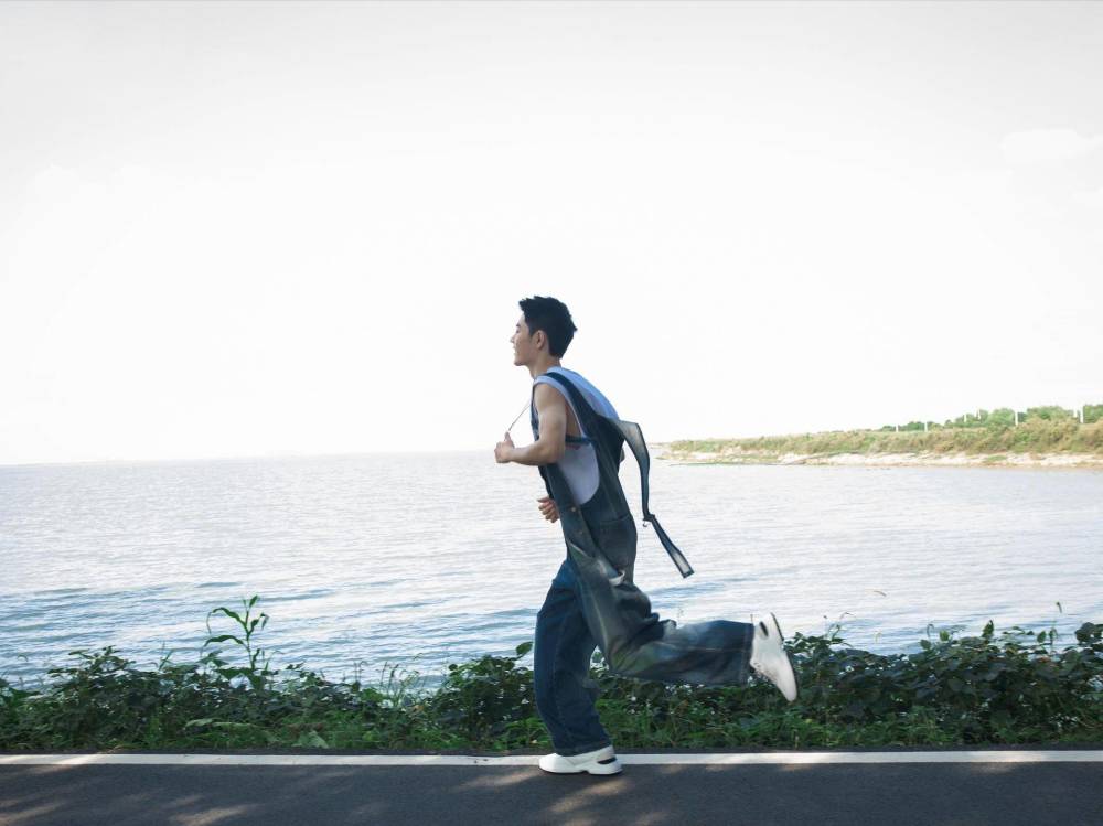 张艺兴|同样是流量过生日，肖战张艺兴给路人的观感对比夸张，原因何在？