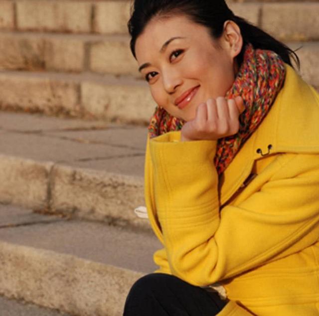 央视记者李红的"豪门之旅",丈夫公公都不靠谱,那就从此靠自己