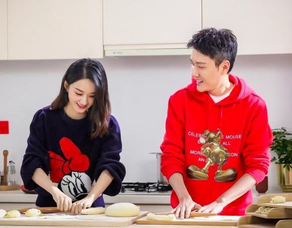 冯绍峰|赵丽颖罕晒照秀恩爱，为冯绍峰庆生超甜蜜，老公回复却被批不走心