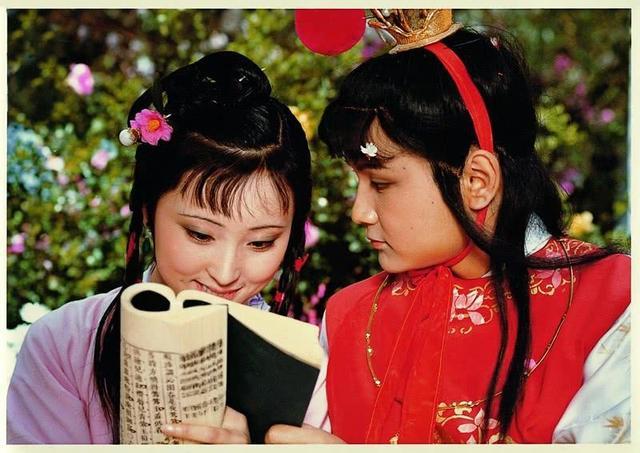 薛宝琴|大观园群芳争艳，为何还安排完美的宝琴出场，曹雪芹：宝琴是镜子