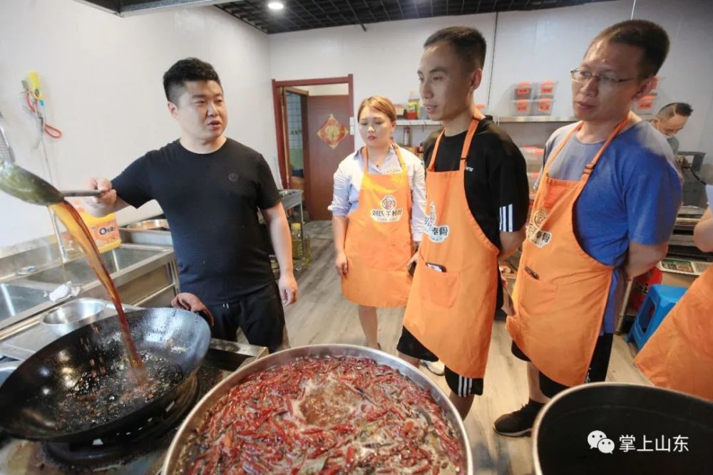 济南|90后女孩来济创业做羊棒骨，学员遍布全世界……
