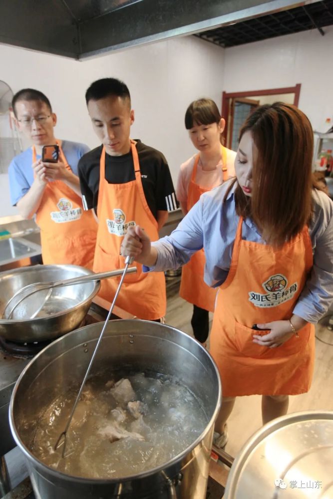 济南|90后女孩来济创业做羊棒骨，学员遍布全世界……