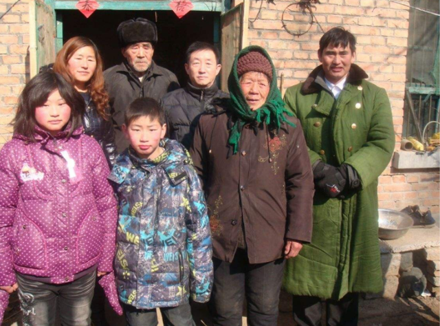 朱之文|大衣哥儿媳貌美又勤劳，新婚3天不去度蜜月，下地陪公婆学种菜