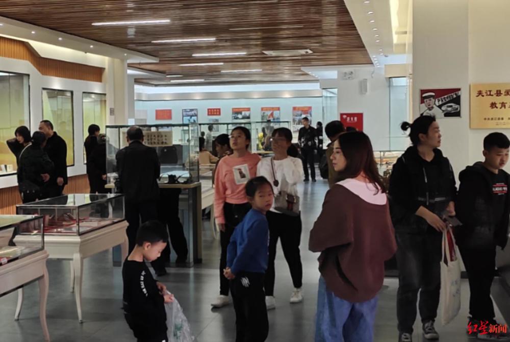 博物馆|四川乐山这个博物馆展出200多台收音机，还有不少稀有品