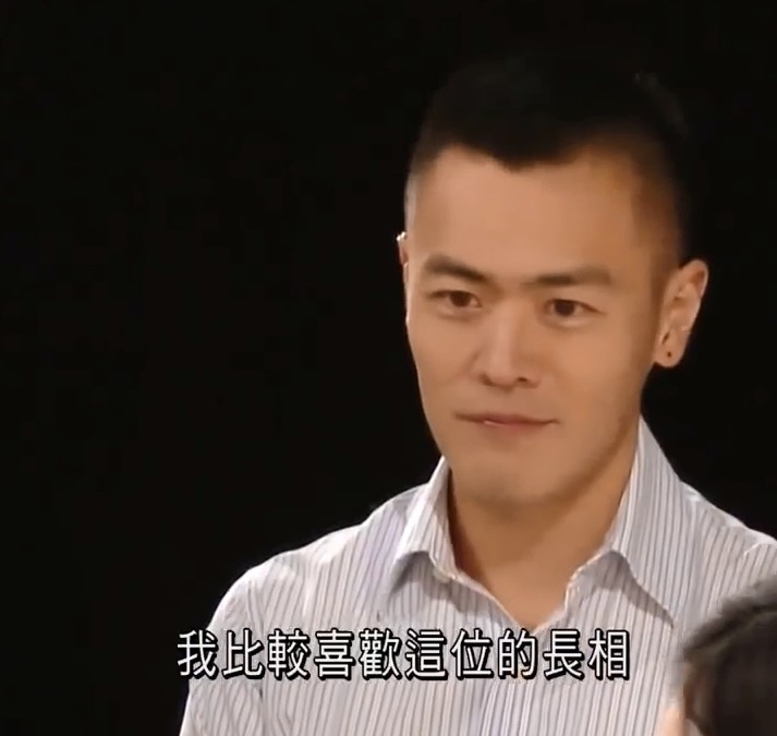 刘銮雄|刘銮雄听老婆甘比的话，卖掉了收藏多年名画家具，套现七亿现金