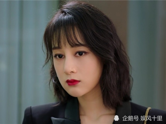 乔娜乔娜和linda一样,也是一个职场女强人,她一出场就表现出了自己