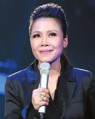 田震|因患血液病而退隐，男友病床前守护7年求婚数次，她如今怎样了？