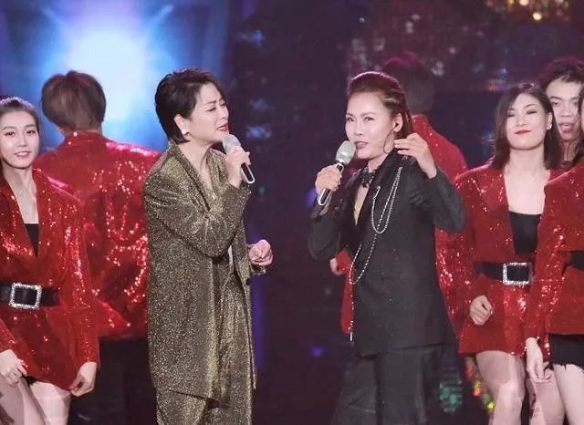 田震|因患血液病而退隐，男友病床前守护7年求婚数次，她如今怎样了？