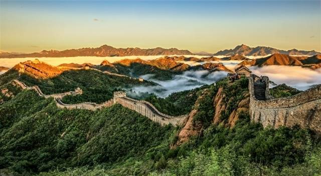 巍峨金山岭长城