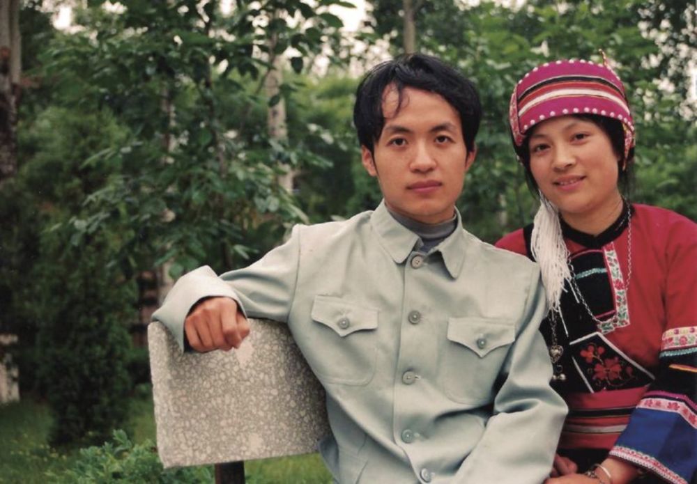 诗人顾城去世27年隐居新西兰他杀妻并自缢是谁制造了悲剧