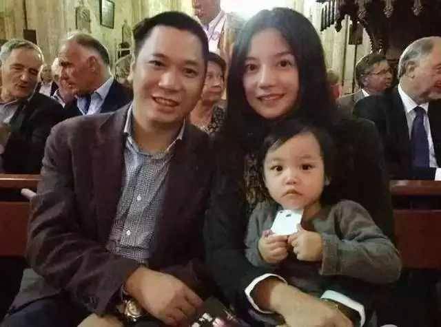 赵薇|赵薇继子黄小宝恋情曝光，女友长相甜美，亲昵称呼男友小王子