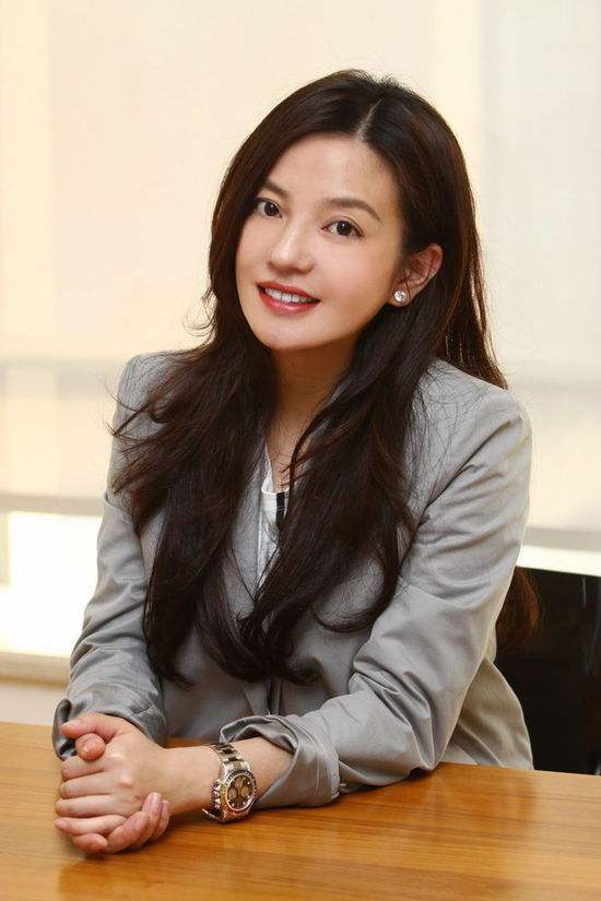 赵薇|赵薇继子黄小宝恋情曝光，女友长相甜美，亲昵称呼男友小王子