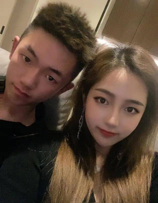 赵薇|赵薇继子黄小宝恋情曝光，女友长相甜美，亲昵称呼男友小王子