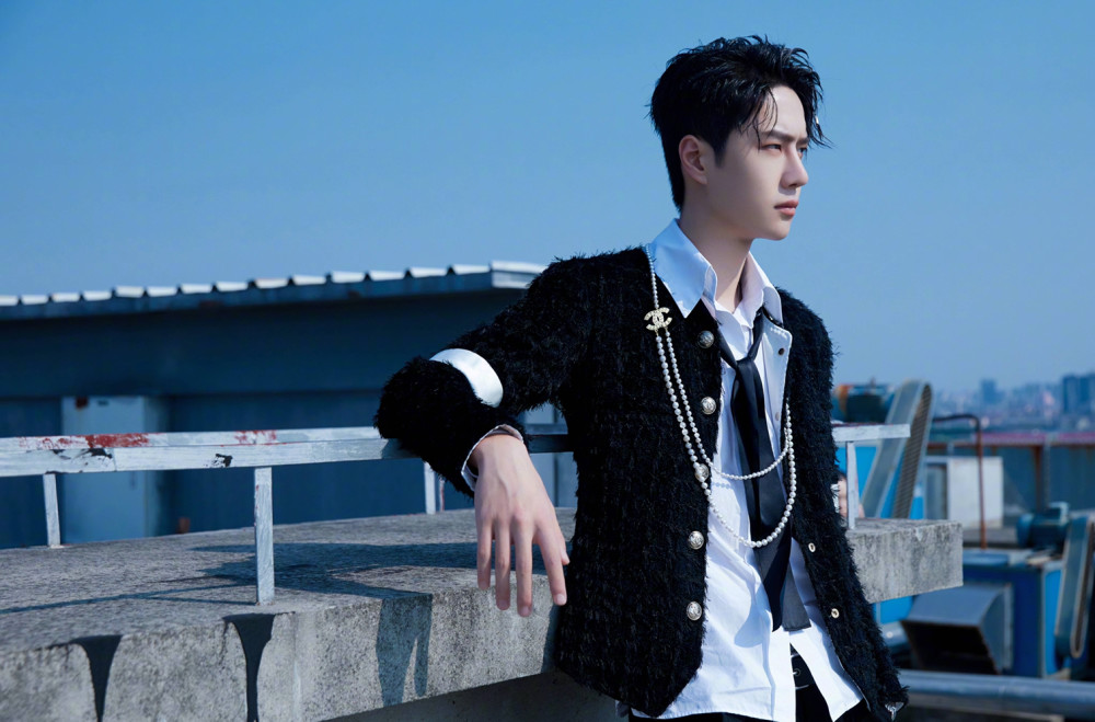 王一博|王一博情商太高，粉丝帮他骂人，赶紧出来制止，比肖战强多了