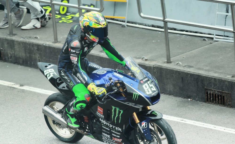 王一博|王一博情商太高，粉丝帮他骂人，赶紧出来制止，比肖战强多了