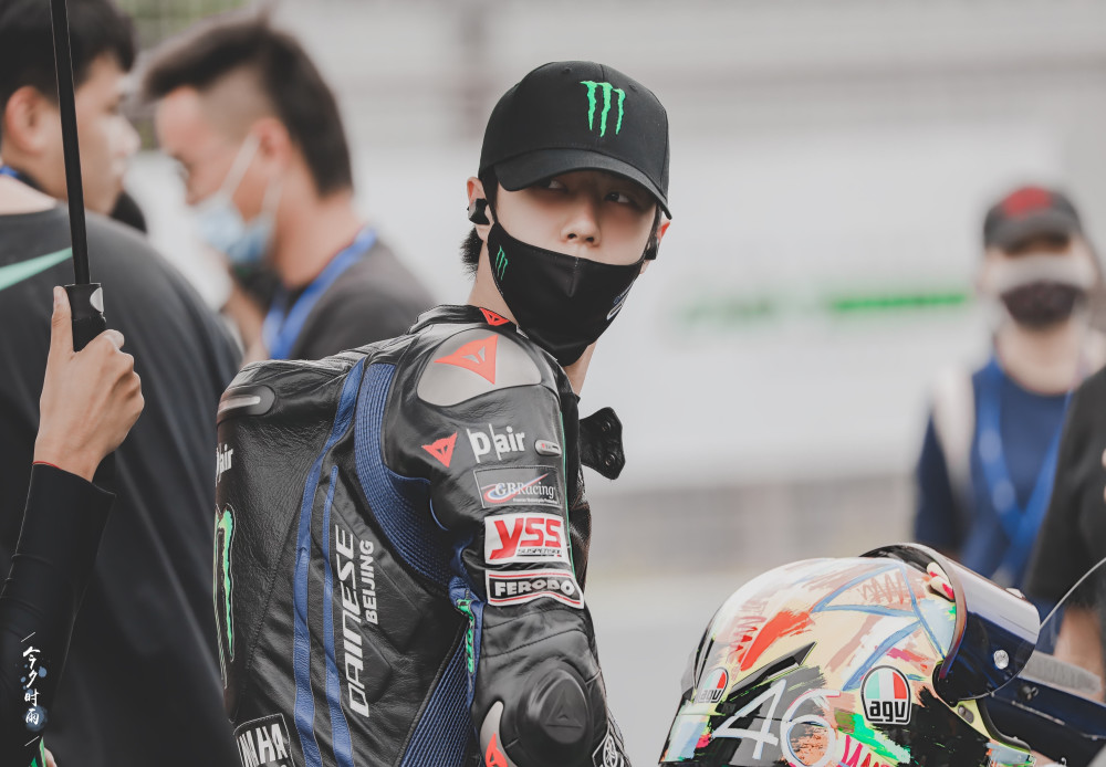 王一博|王一博情商太高，粉丝帮他骂人，赶紧出来制止，比肖战强多了