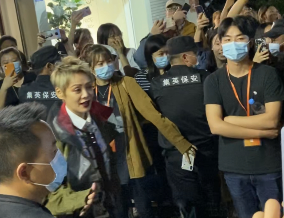 乘风破浪的姐姐|“浪姐”团综开录，宁静和黄龄同框无芥蒂，万茜一直站在最边缘