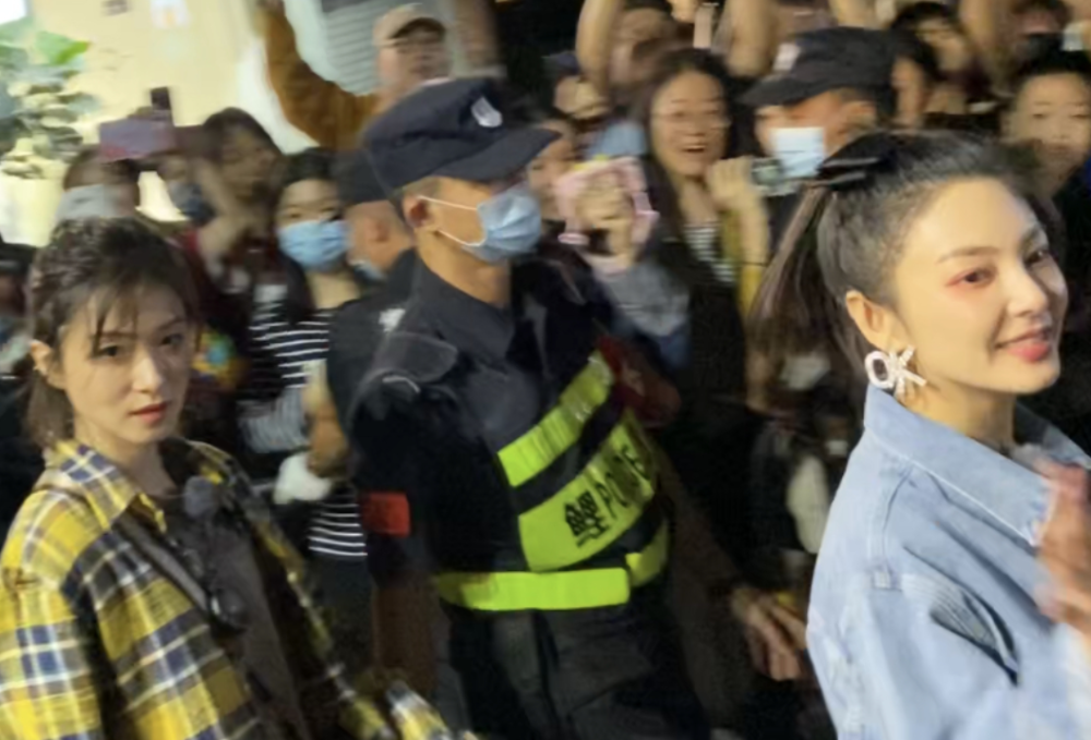 乘风破浪的姐姐|“浪姐”团综开录，宁静和黄龄同框无芥蒂，万茜一直站在最边缘