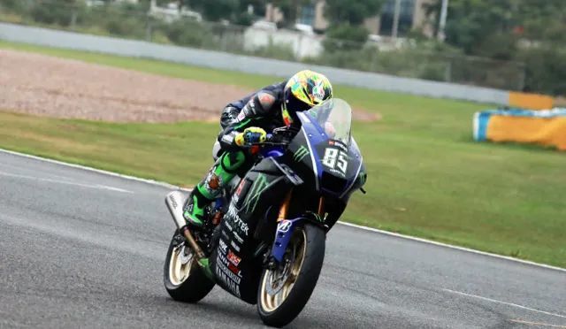 王一博|王一博回应摔车，这回是真刚了！粉丝：活该他大红大紫！